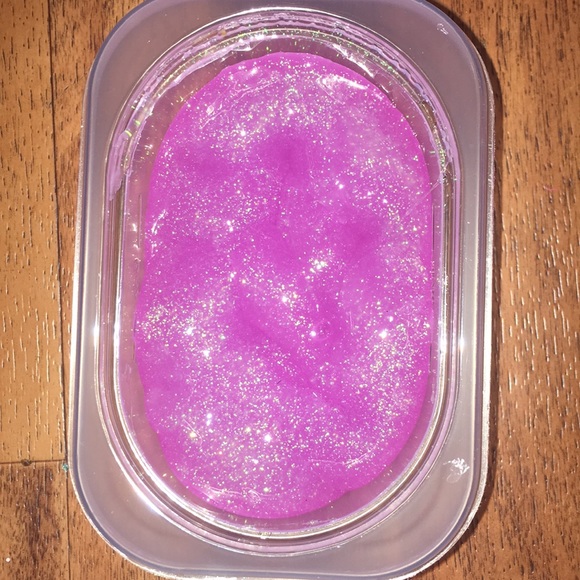 Pink glitter slime - Picture 2 of 3